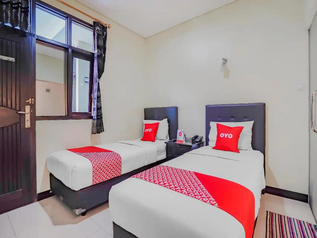 OYO 90064 Hotel Salon Fora & Cafe