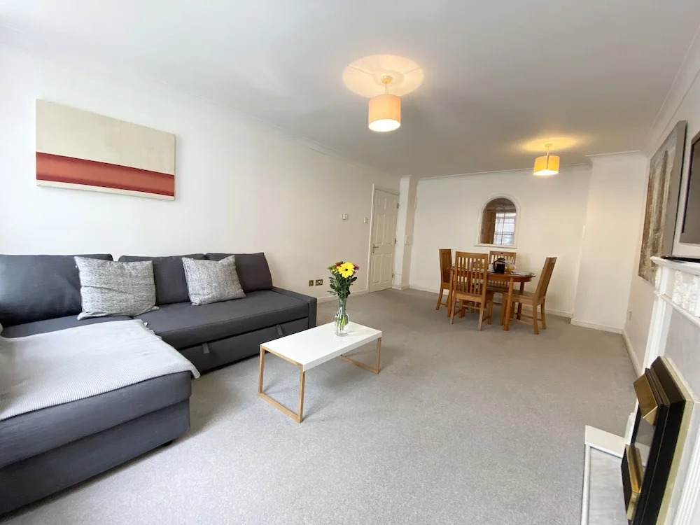 Apartment Next to Victoria Station