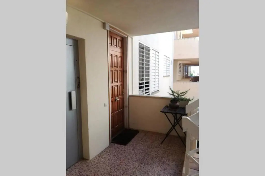 Apartament a Roses. Terrassa i piscina comunitaria