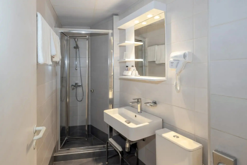 Abc Hotel
