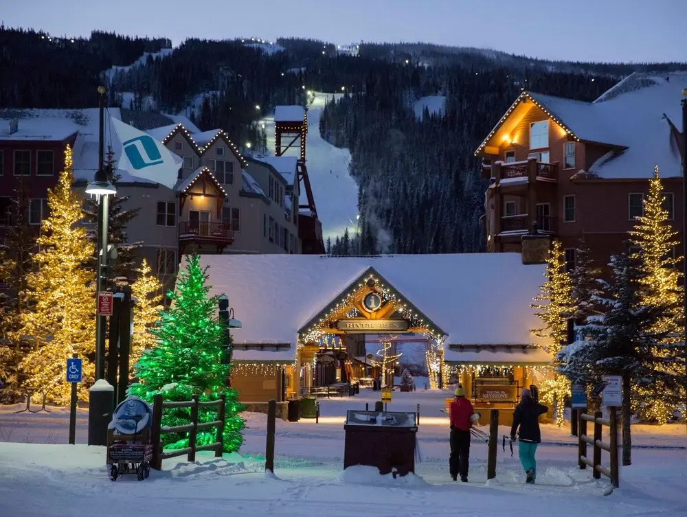 3br  Chateaux Dumont ~kids Ski Free! Walk To Lift 3 Bedroom Condo by RedAwning