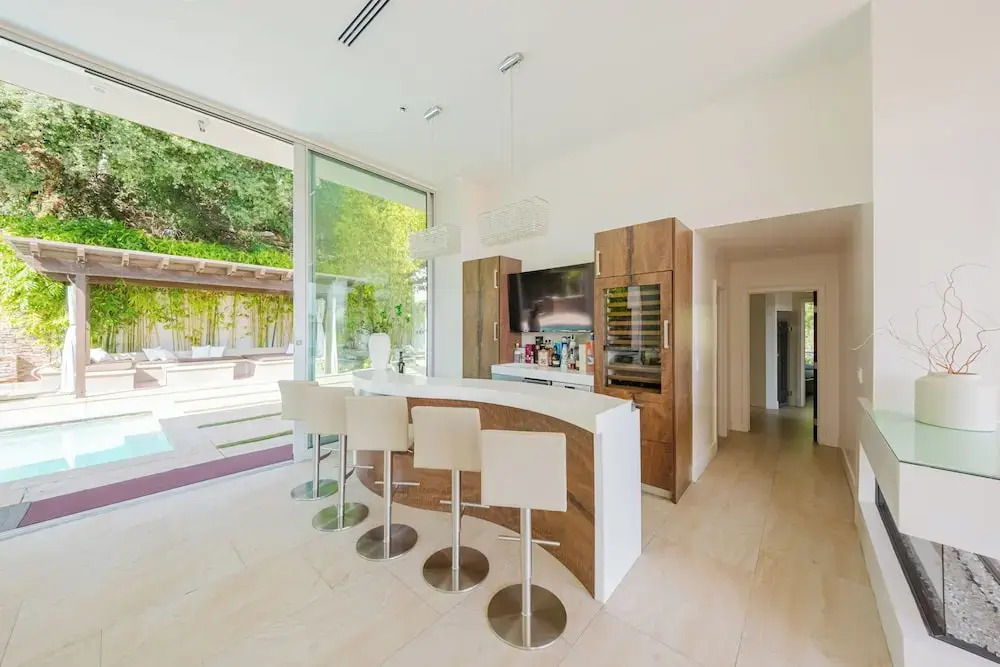 Zen Estate - Luxurious 5BR Beverly Hills Sanctuary With Pool & Canyon Views