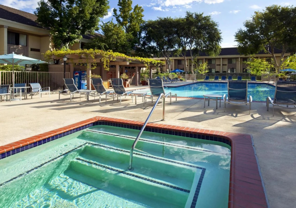 Treehouse Hotel Silicon Valley