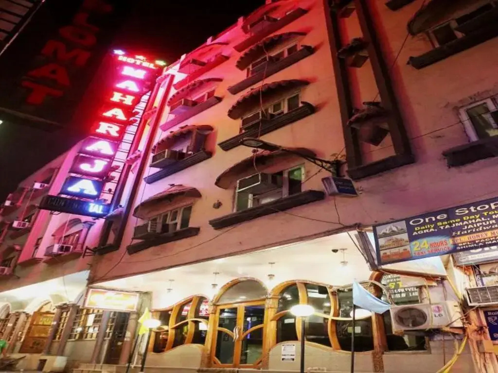 Hotel Maharaja Continental - 5 Mints walk From New Delhi Railways Station