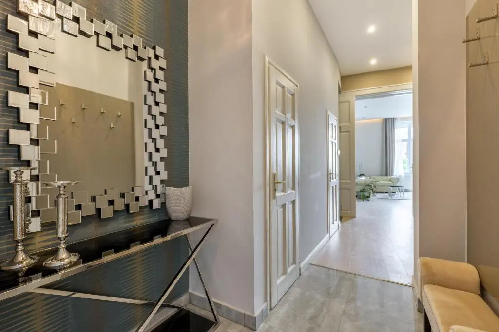 Designer Dream Home in the Center W 2br/2bath