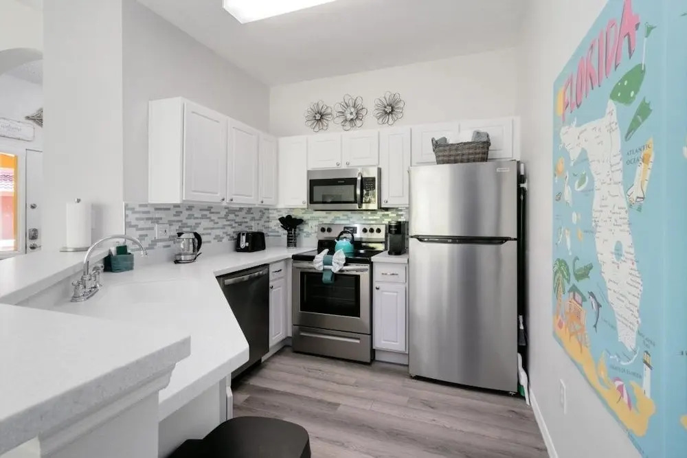 Gorgeous 4 Bed Home In Gated Community! 4 Bedroom Villa by RedAwning