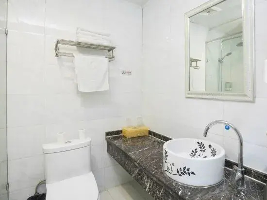 Qingmu Hotel (Hexian Xiaoshikouzhen Huai Commercial Street)