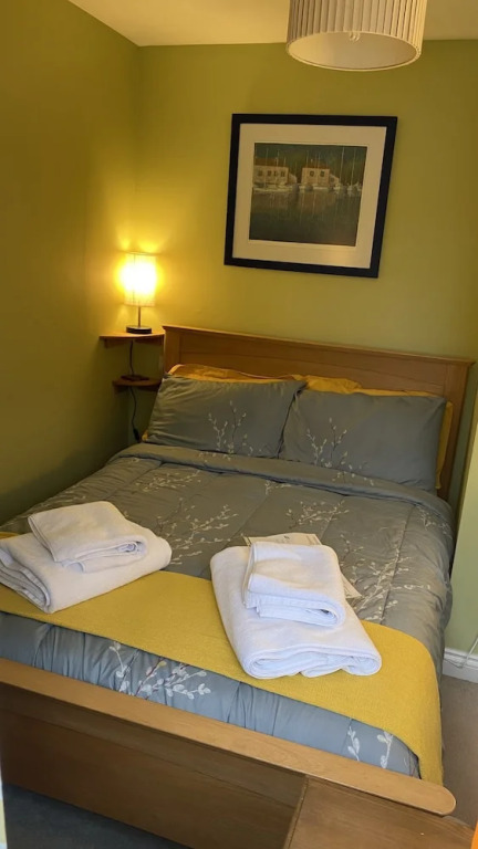 Private Annex, Parking, Wifi, 2mins to J48 A1 M1