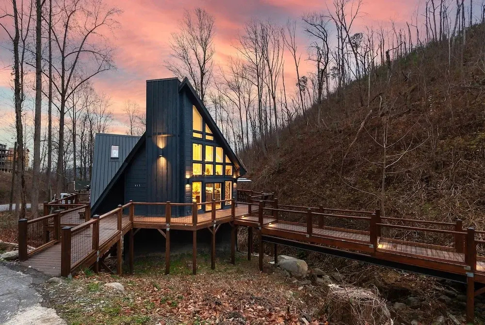 Night Owl 3 Bedroom Cabin by RedAwning