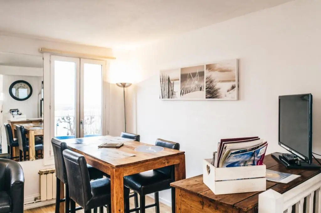 Violette avec parking privé sécurisé