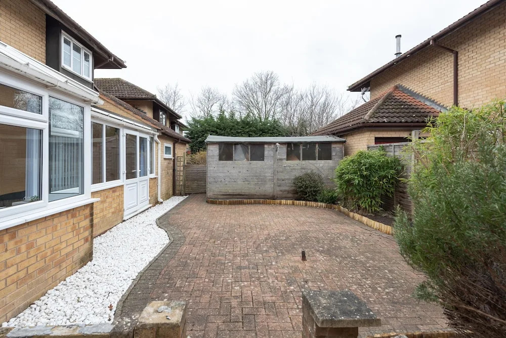 Milton Keynes Close to Station 6 bed Free Parking