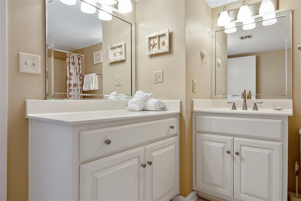 Shoreline Towers 1056 3 Bedroom Condo
