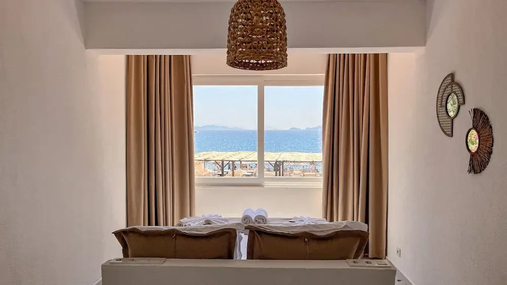 Thanos Hotel