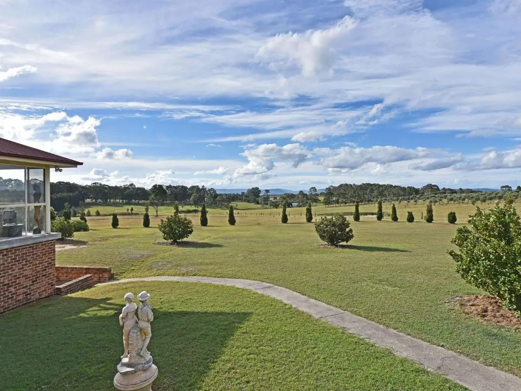 Noble Willow Studio Lovedale. Spacious, with views and pool
