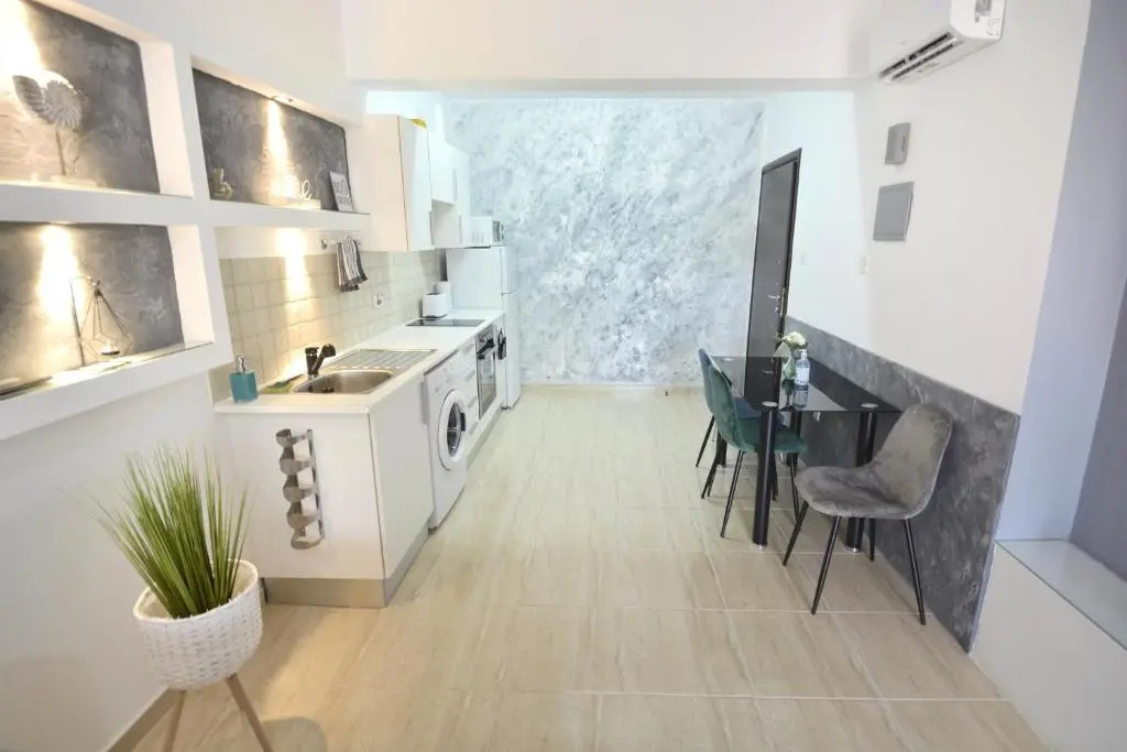 PMP Adamia Apartments