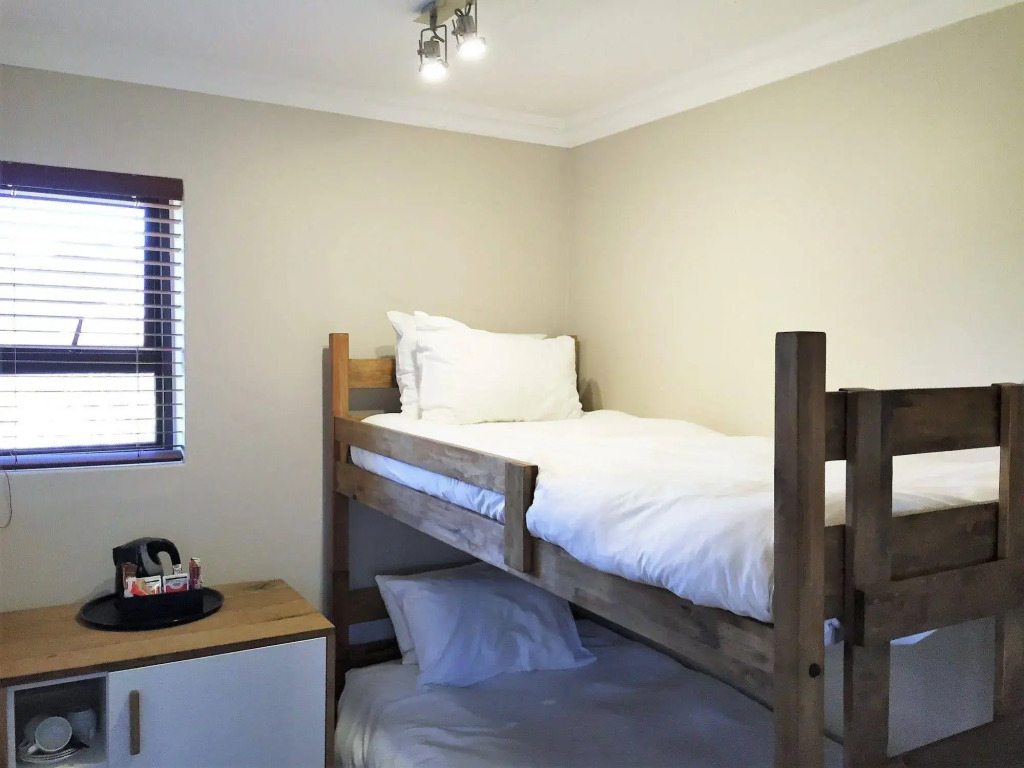 Loerie Guest Lodge