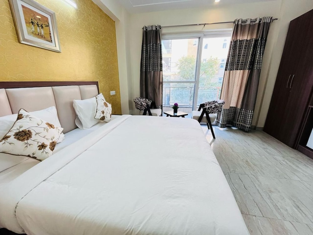 Hotel The Luxe 18