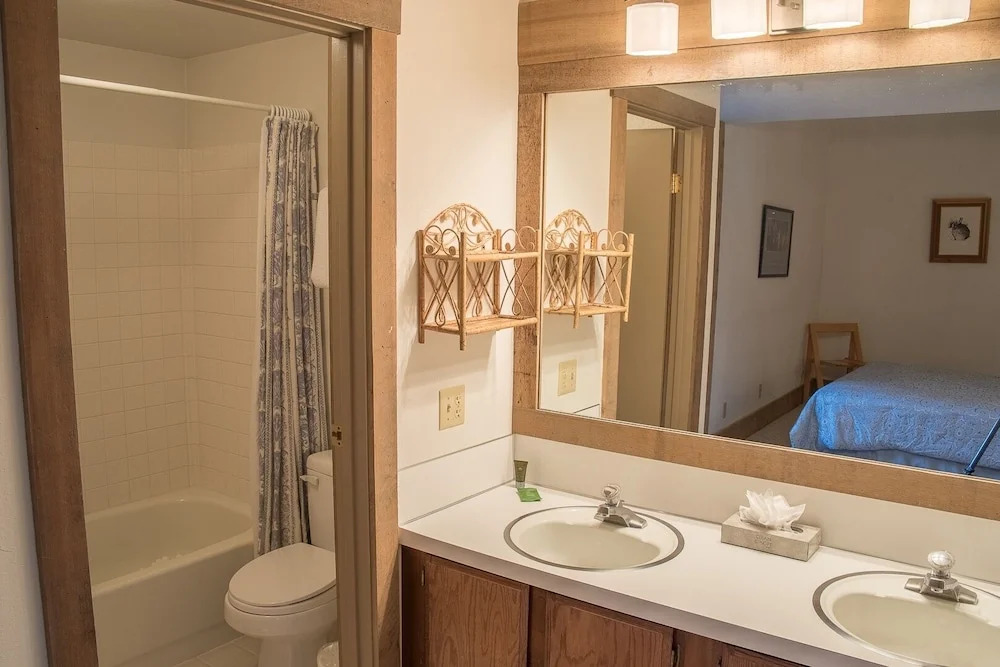 Greyhawk 26 - 2 Br Condo