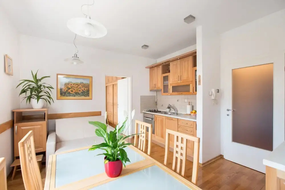 Galileo Apartment - Bright & Cozy with Parking