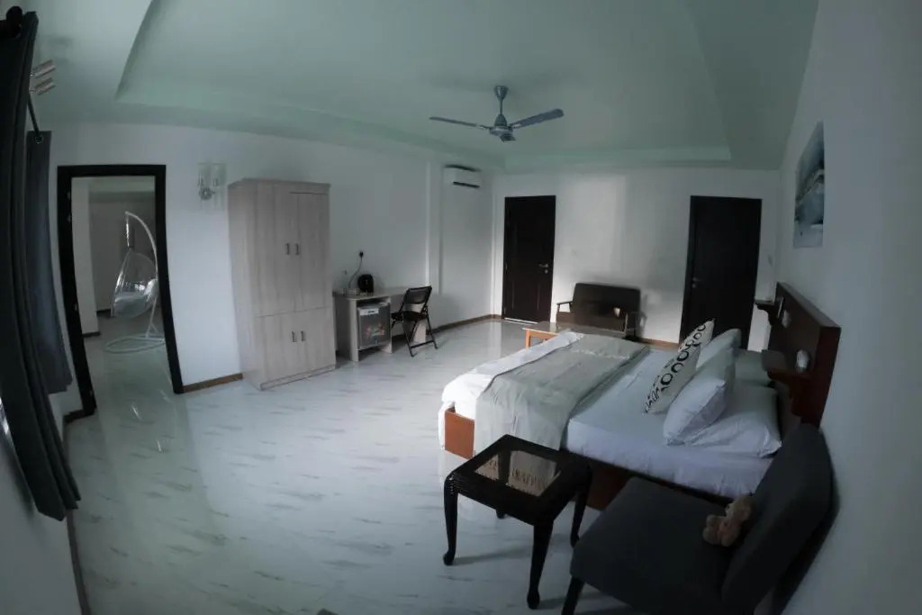 Clouds Beach Retreat Laamu Gan