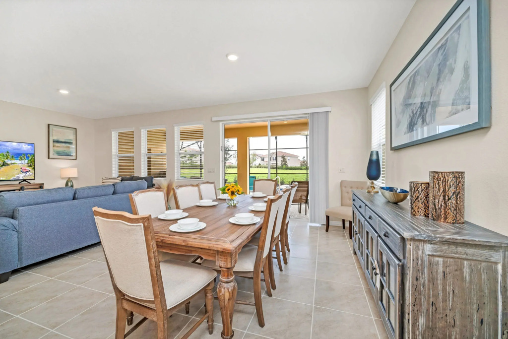Upstay - Lrg Family Home w Private Pool   Hot Tub, Davenport