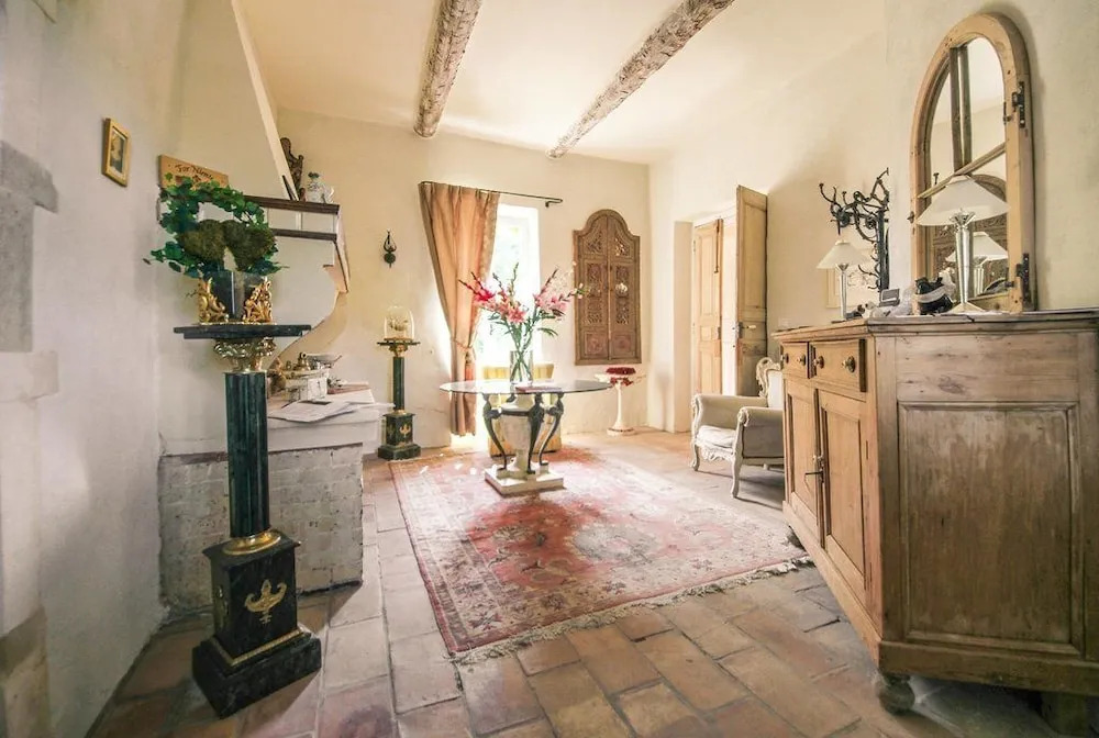 Les Carmes and spa