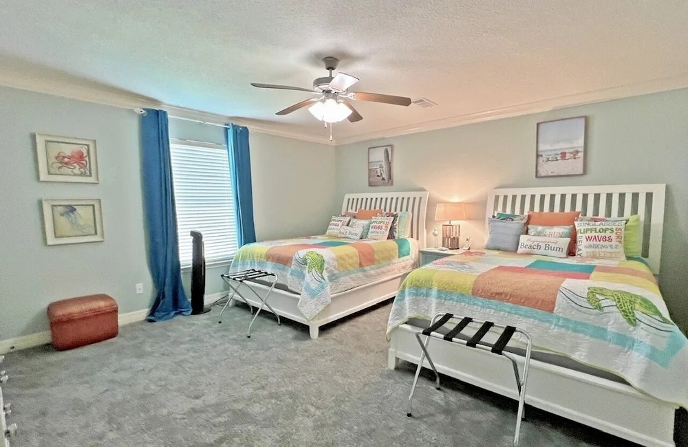 The Green Seahorse 4 Bedroom Home by RedAwning