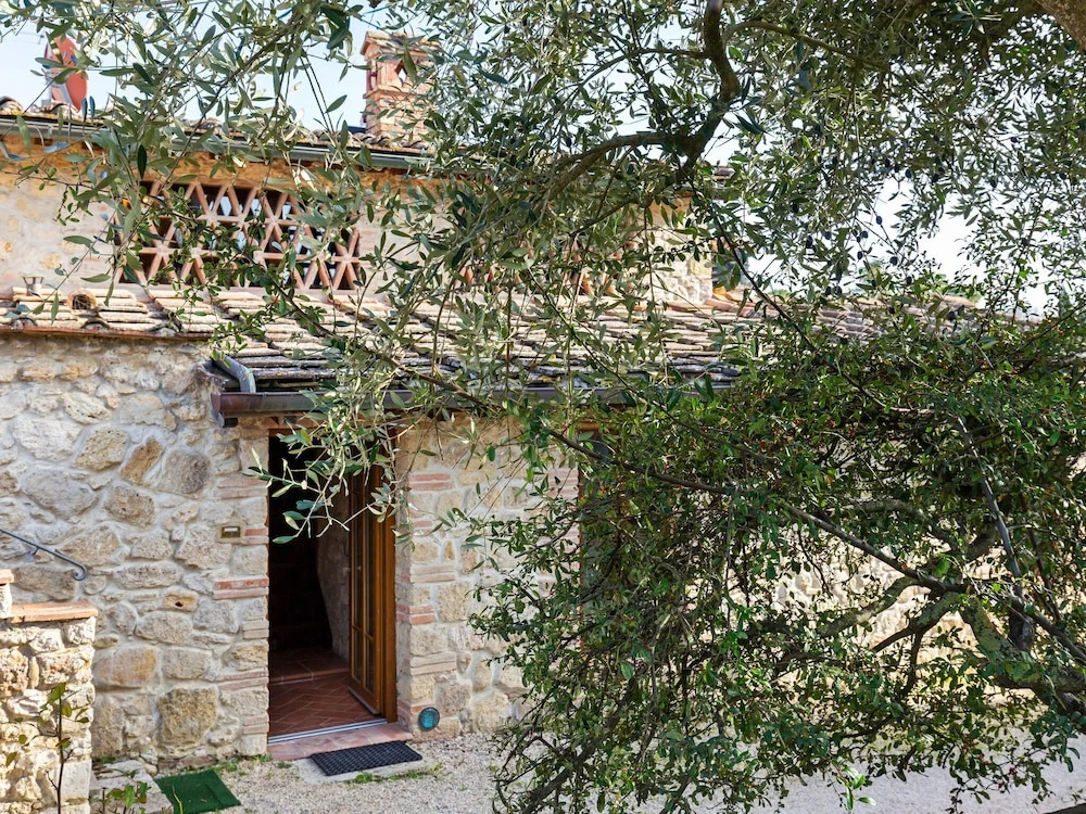 Secluded Holiday Home in Bibbiano With Courtyard