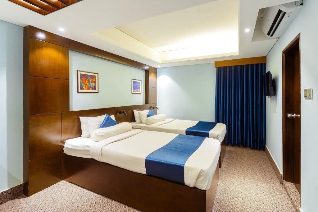 HOTEL THE CAPITAL LTD
