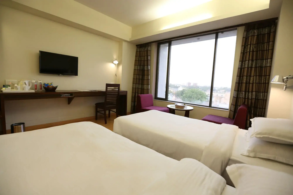 SilverCloud Hotel and Banquets