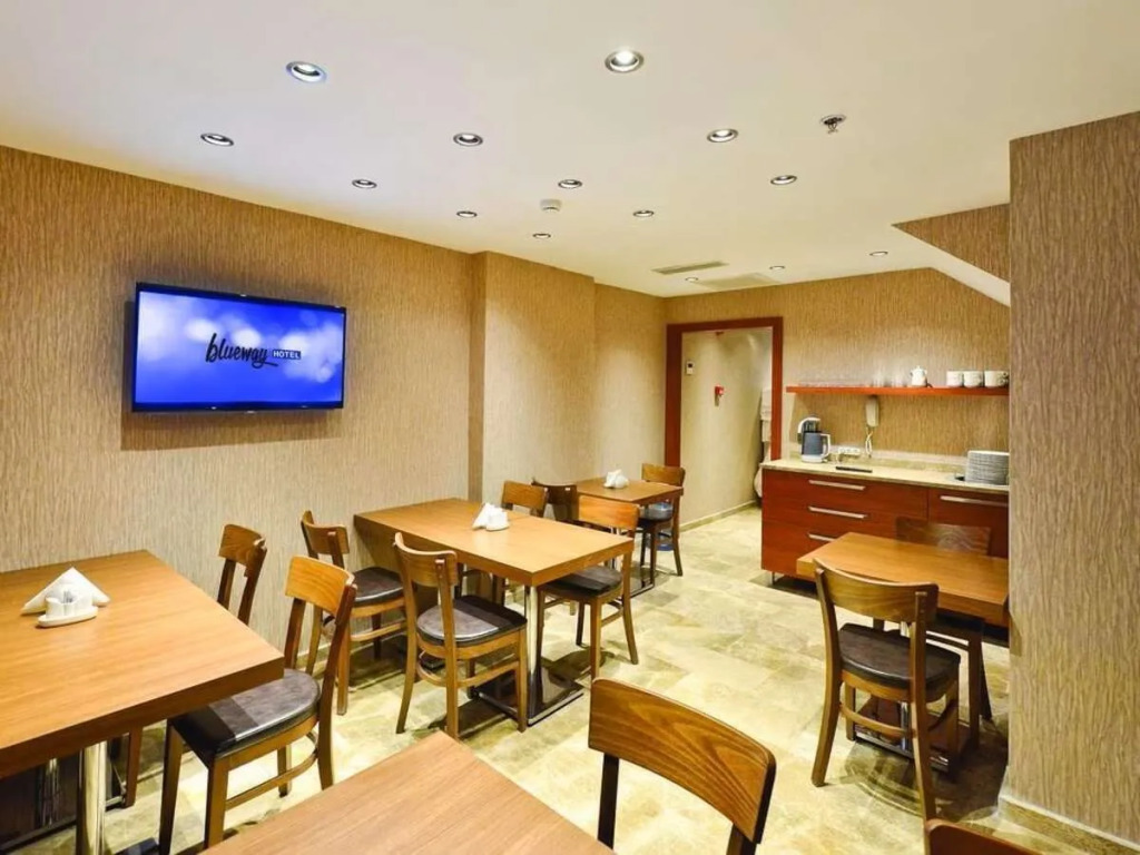 Blueway Hotel City