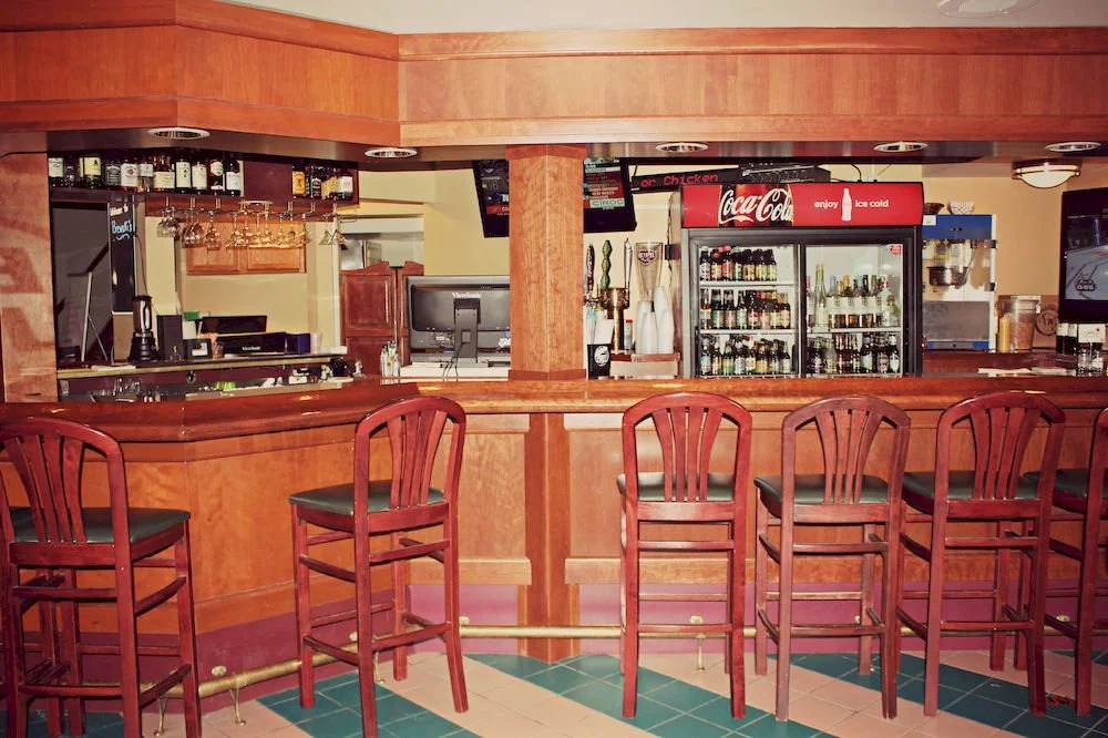 Express Suites Riverport Inn & Suites