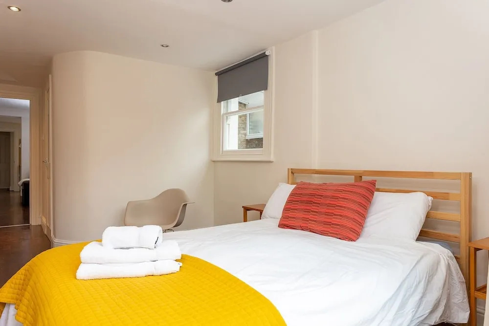 Spacious 1 Bedroom Garden Flat In Clapham Town