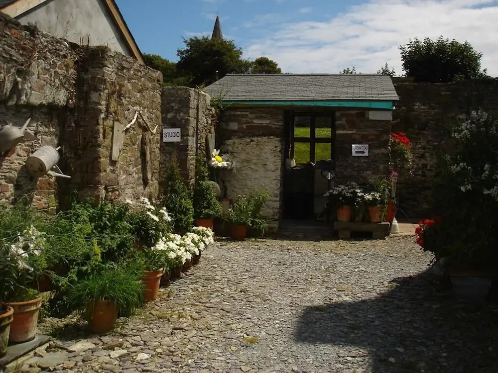 Rame Barton Guest House and Pottery
