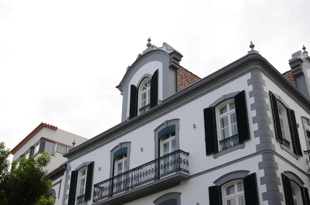 Edificio Charles 102