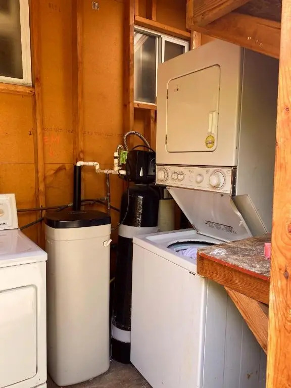 Spacious 1Bed, 1 Bath in Beverly Hills