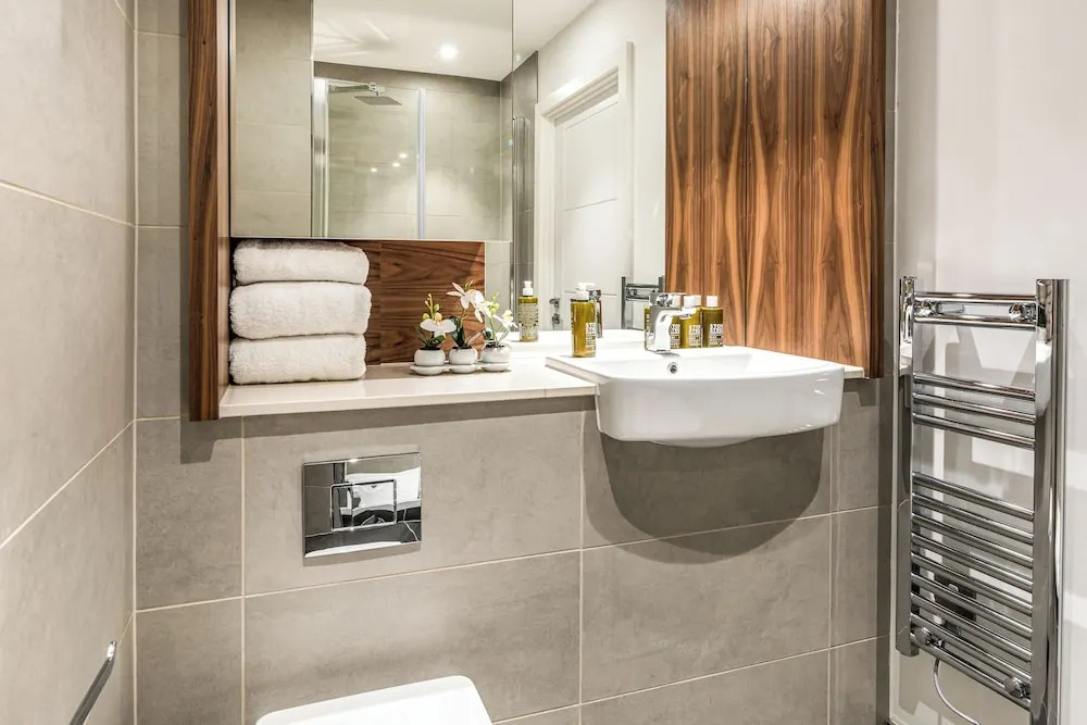 Luxury Canary Wharf Apartment with Parking