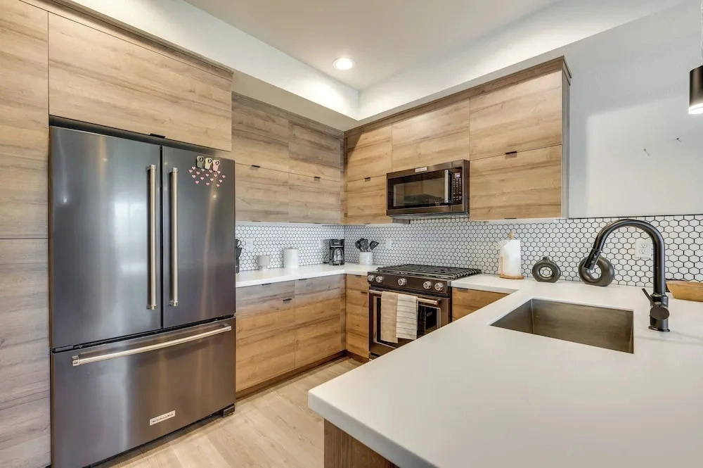 Sleek, Modern Denver Area Gem in Planned Community