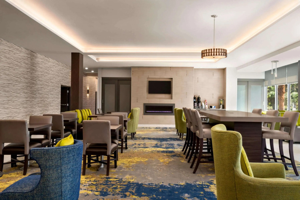 La Quinta Inn & Suites by Wyndham Orlando I-Drive Theme Parks