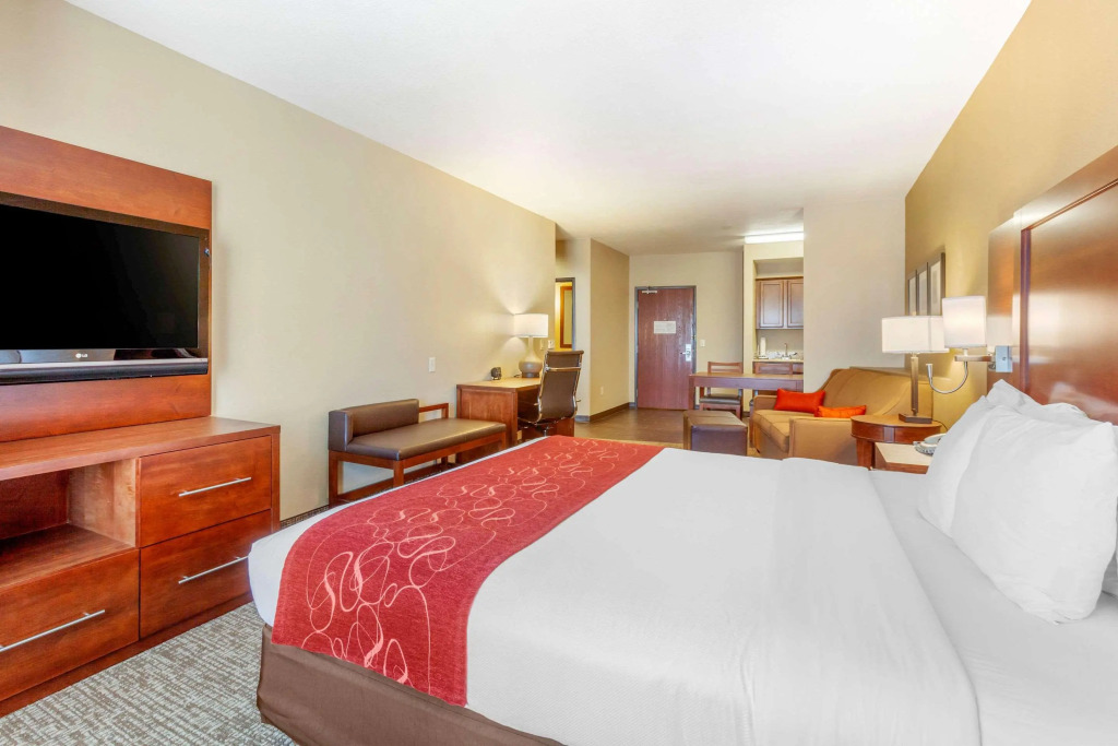 Comfort Suites Glendale - State Farm Stadium Area