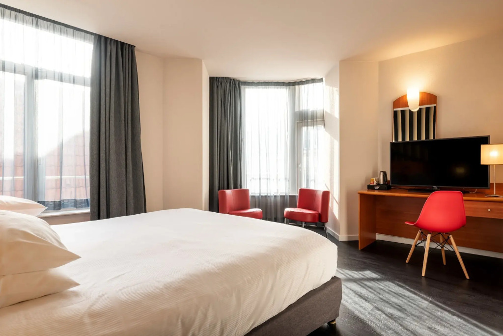Aris Grand Place Hotel