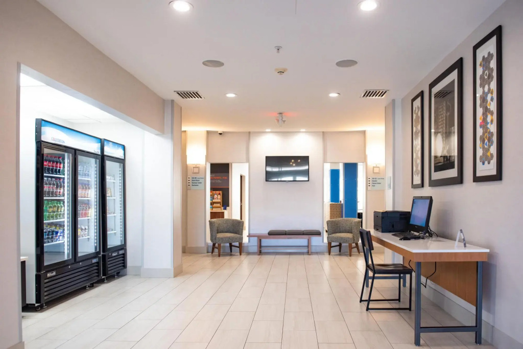 Holiday Inn Express & Suites Chester-Monroe-Goshen