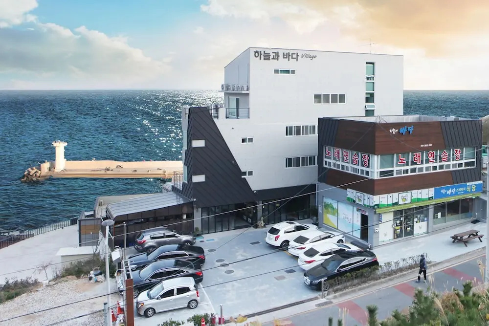 Sky and Ocean Village Pension