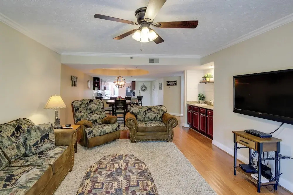 Gatehouse Condo: End Unit w/ Dtwn Gatlinburg View!