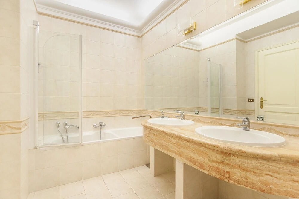 EUR Luminous and Large Family Terrace Apartment