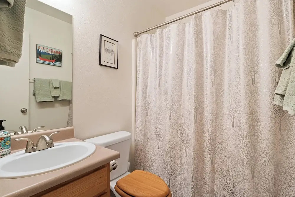 Sierra Pines Retreat Sleeps 6!