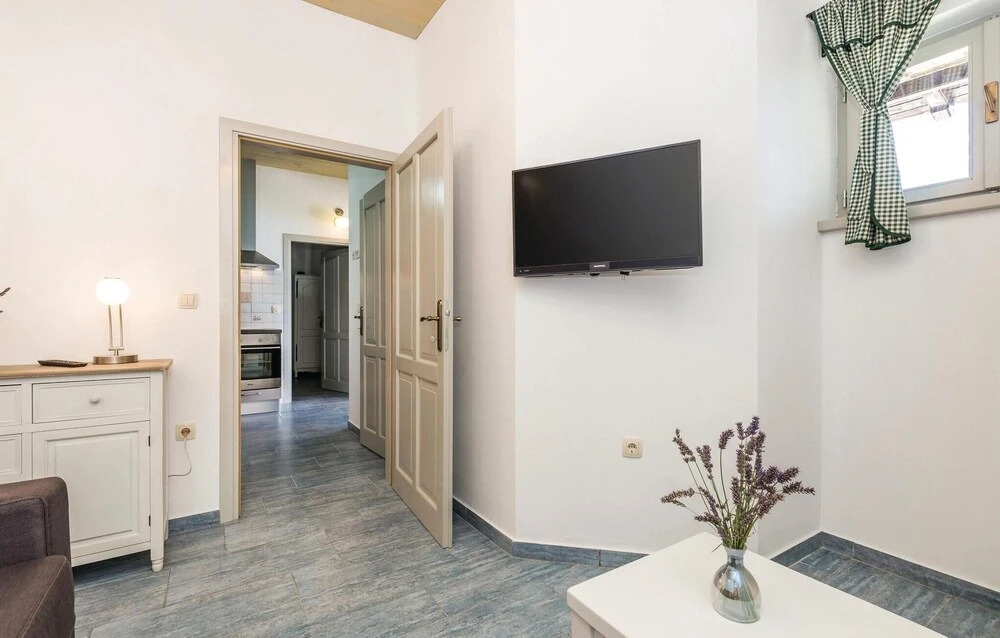 Beautiful Home in Lovran With Wifi and 2 Bedrooms