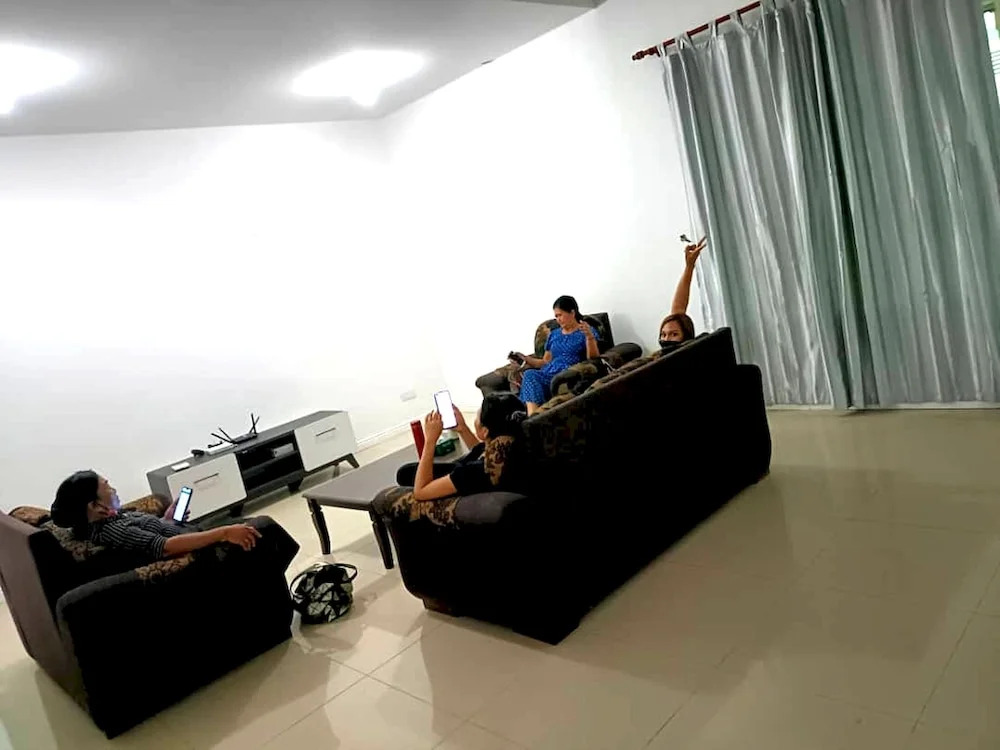 OYO HOME 90769 Flo Inn Homestay Bsi