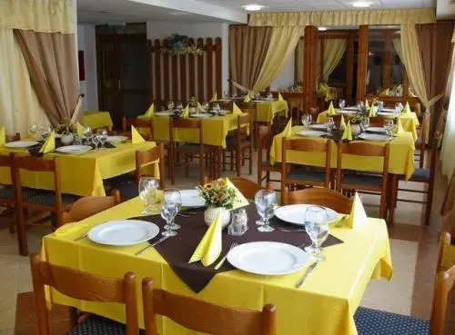 Károly Hotel