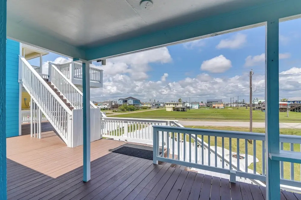 Walk to Shore: Freeport Beach House w/ Grill